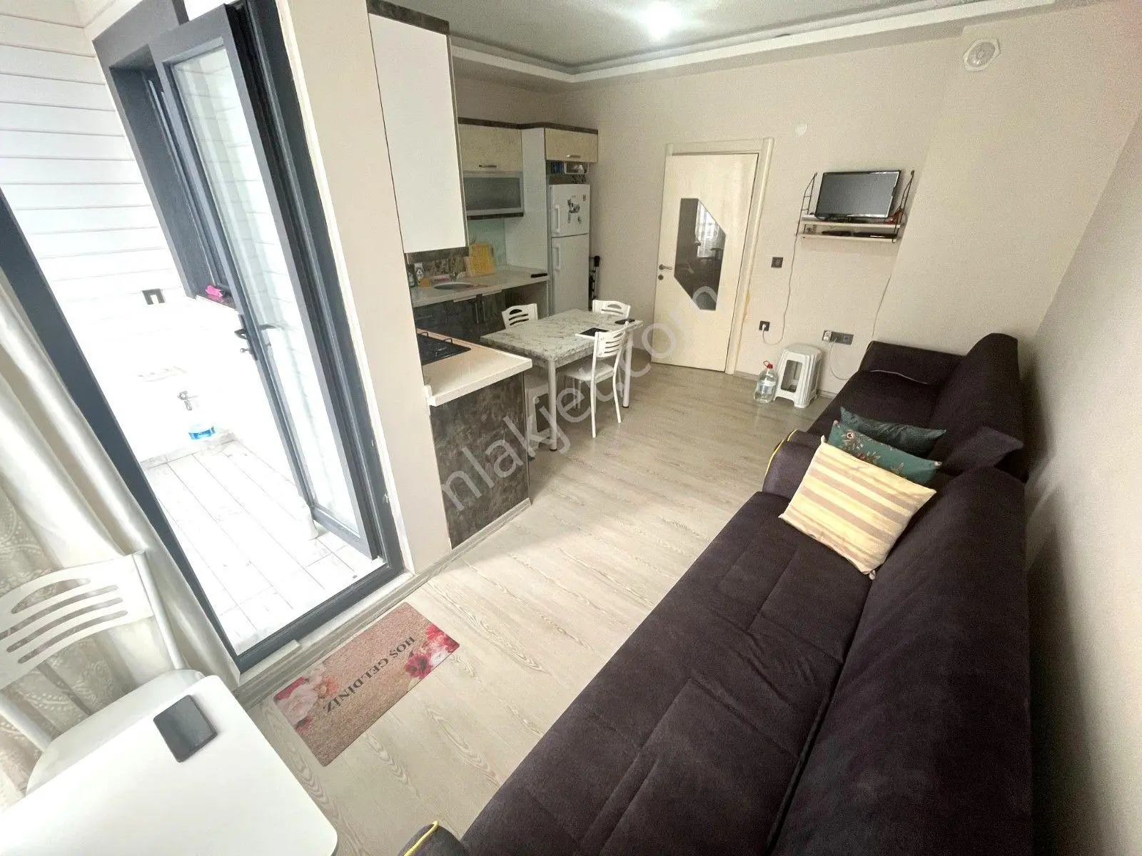 𝄞melodi'den Akçay Merkez'de Piyasanın Altında Ön Cephe Asansörlü Cam Balkon 1+1 Daire — fotoğraf 10