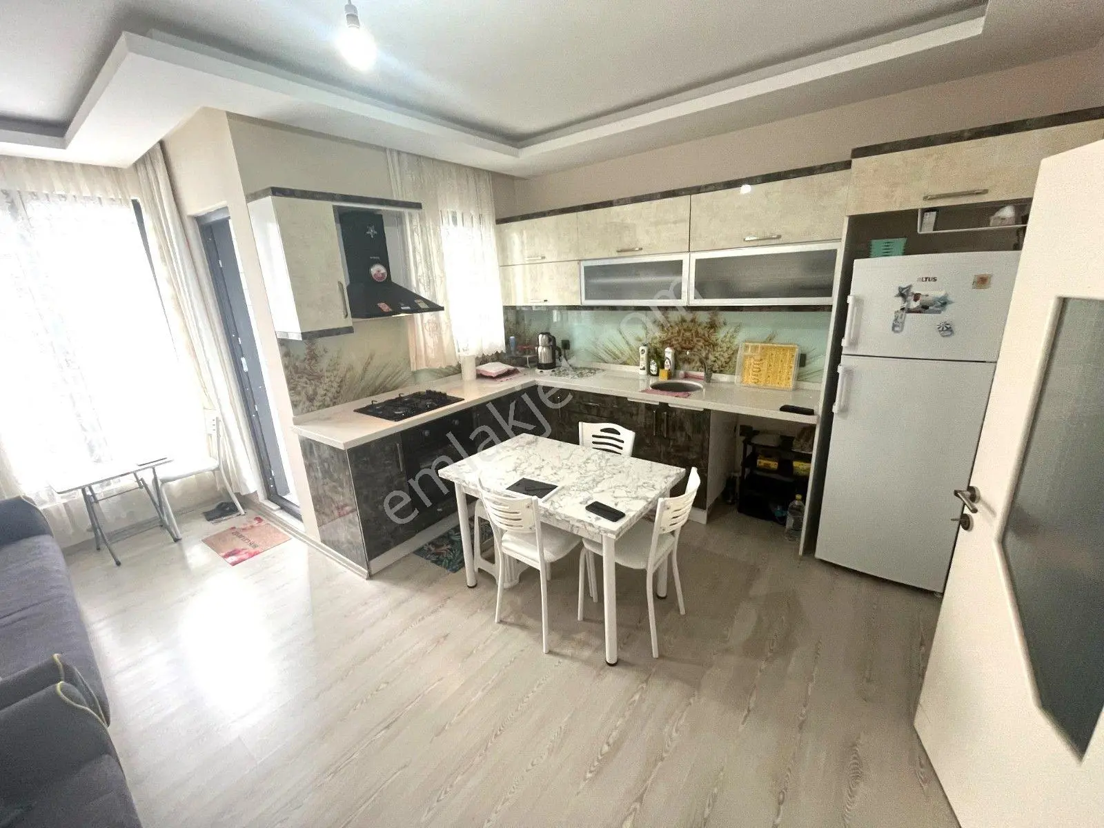 𝄞melodi'den Akçay Merkez'de Piyasanın Altında Ön Cephe Asansörlü Cam Balkon 1+1 Daire — fotoğraf 11