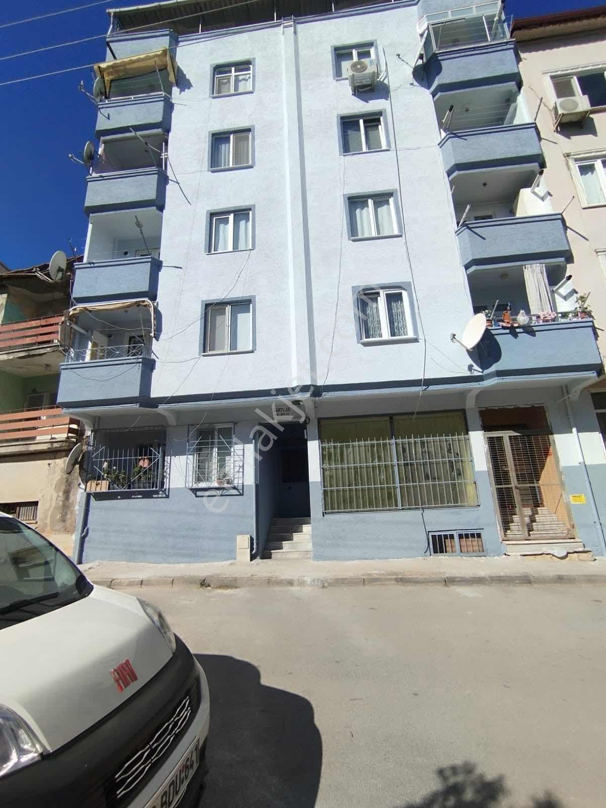 Beka Gayrimenkul'den Hürriyet Mahallesinde 2+1 Ara Kat Daire — fotoğraf 2