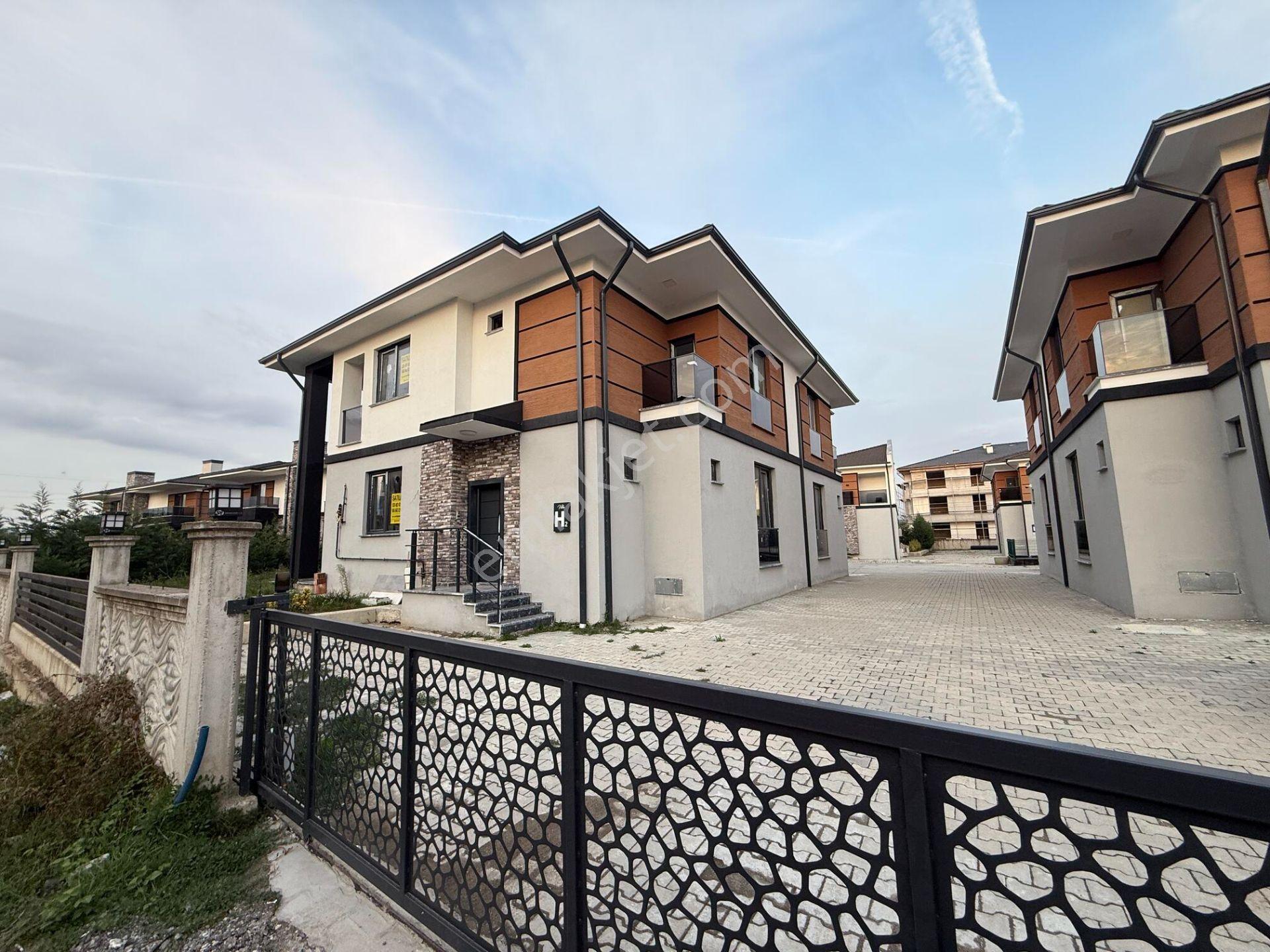 Arapçiftliği Mahallesi Simge Villalarında 4+1 177 M2 Satılık Villa — fotoğraf 2