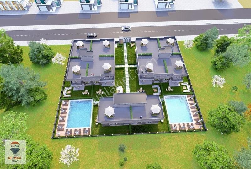 Karasu Aziziyede Çift Havuzlu Prestijli Sitede 4+1 Lüks Satılik