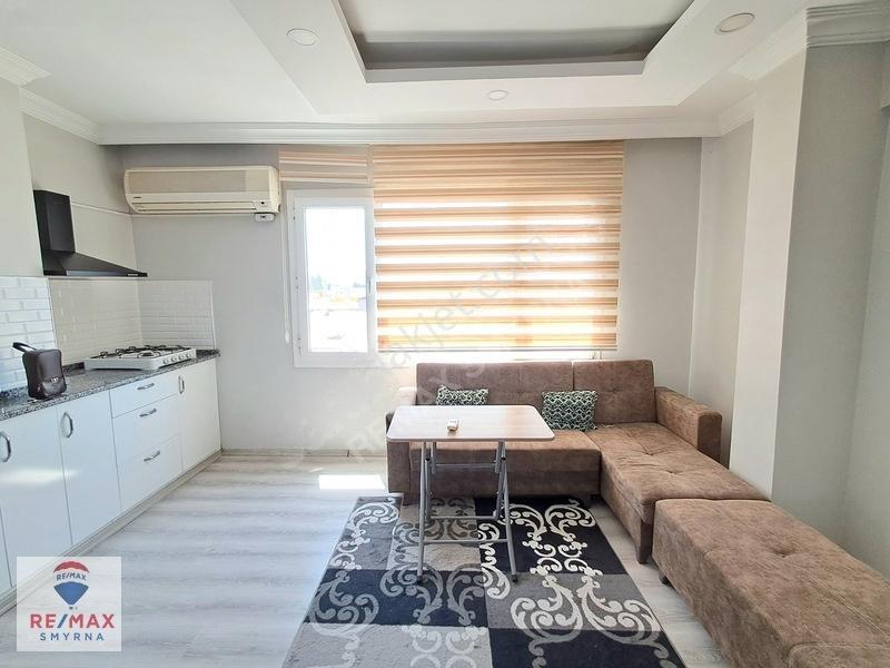 Remax Smyrna'dan Buca Şirinyer Merkez'de Satılık Eşyalı1+1 Daire — fotoğraf 4