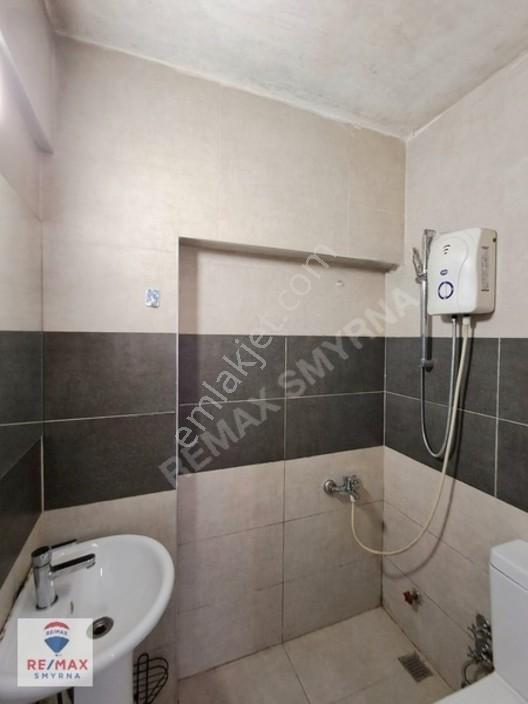 Remax Smyrna'dan Buca Şirinyer Merkez'de Satılık Eşyalı1+1 Daire — fotoğraf 10