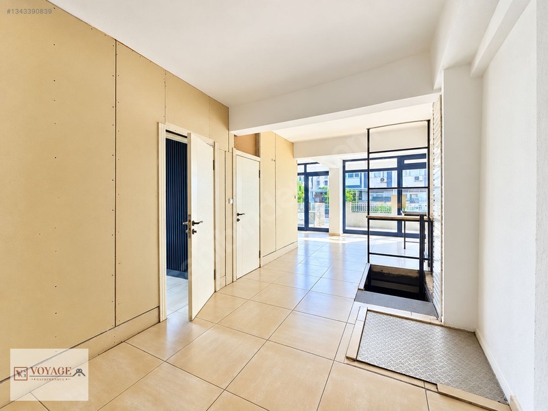 Özcans'dan Bayındır'da 140 M² Depolu Bölünebilir Dükkân — fotoğraf 16