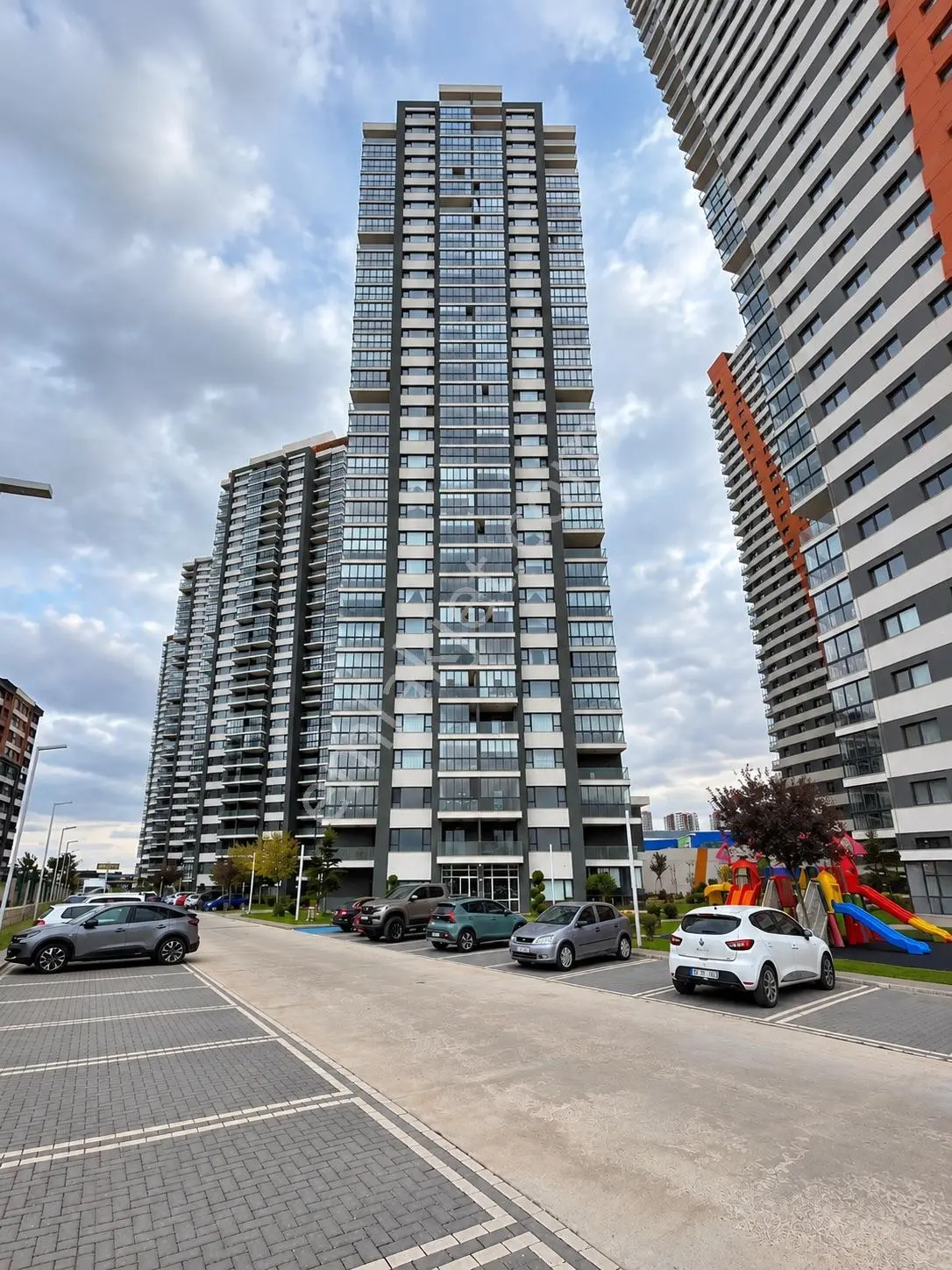 Akadia Modern Konutları 3+1 Kış Bahçeli Manzaralı Satılık Daire