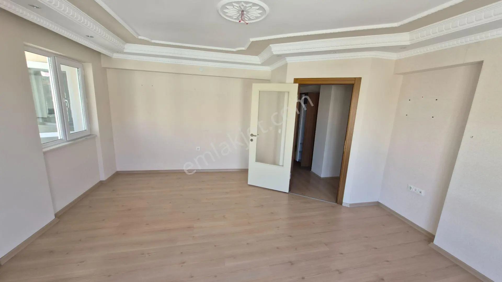 Saimekadaında 3. Katta Asansörlü 4+1 Dublex Satılık Daire — fotoğraf 3