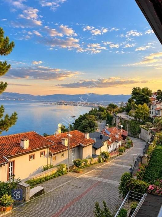 Kurşunlu Çamlık Villalarında Havuzlu, Güvenlikli Müstakil Villa