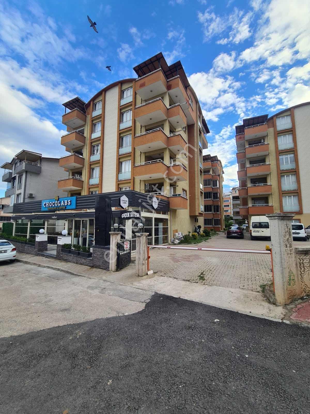 Ulucan'dan Kestel'de Cadde Üstü Site İçi Satılık 3+1 Daire — fotoğraf 2