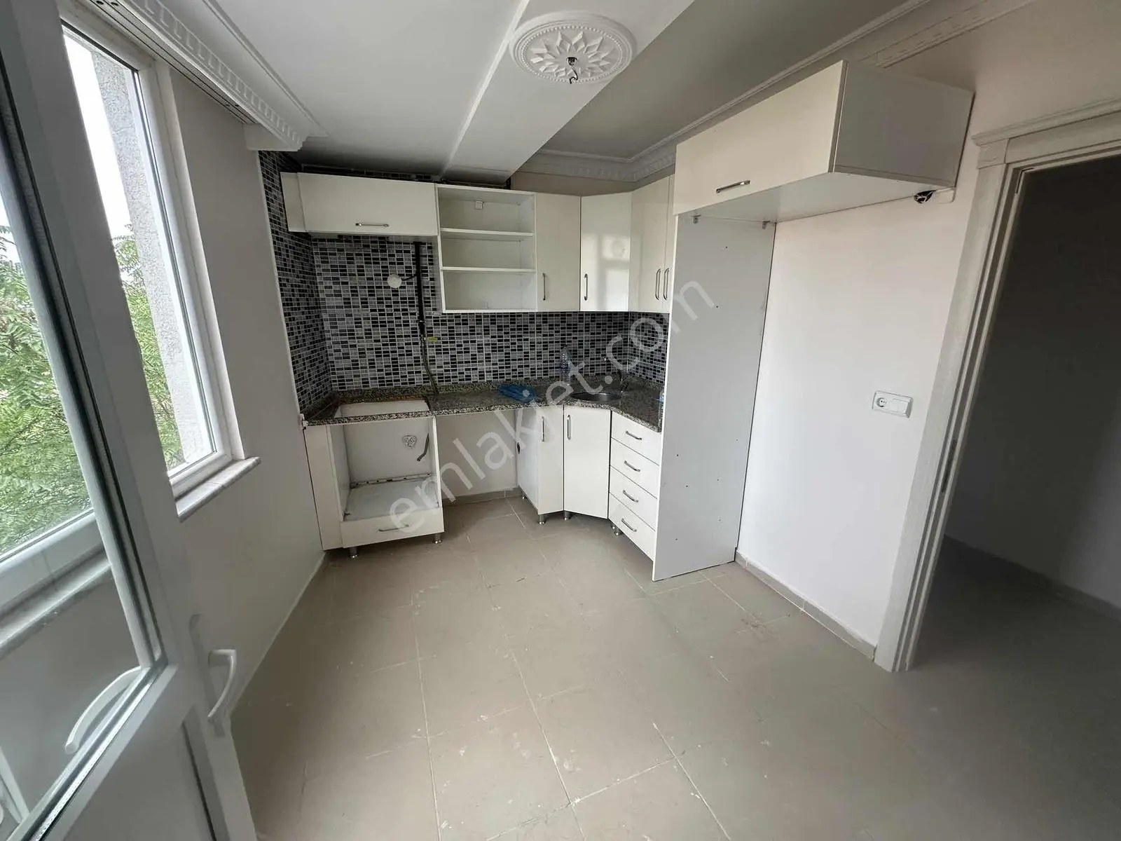Özer Emlakdan Satılık İskanlı 2+1 Daire — fotoğraf 3