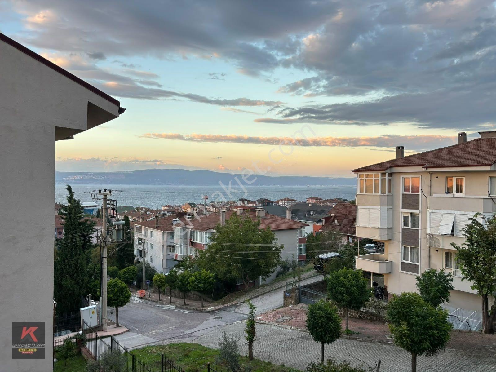Kardeşten Kayacıkta Deniz Manzaralı Masrafsız 2+1 Satılık Daire — fotoğraf 7