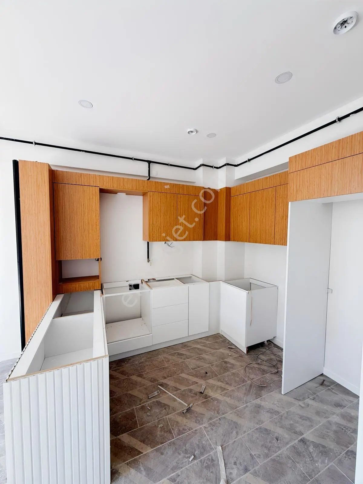 Buluruzdan İstasyon Merkezde Satılık 1+1