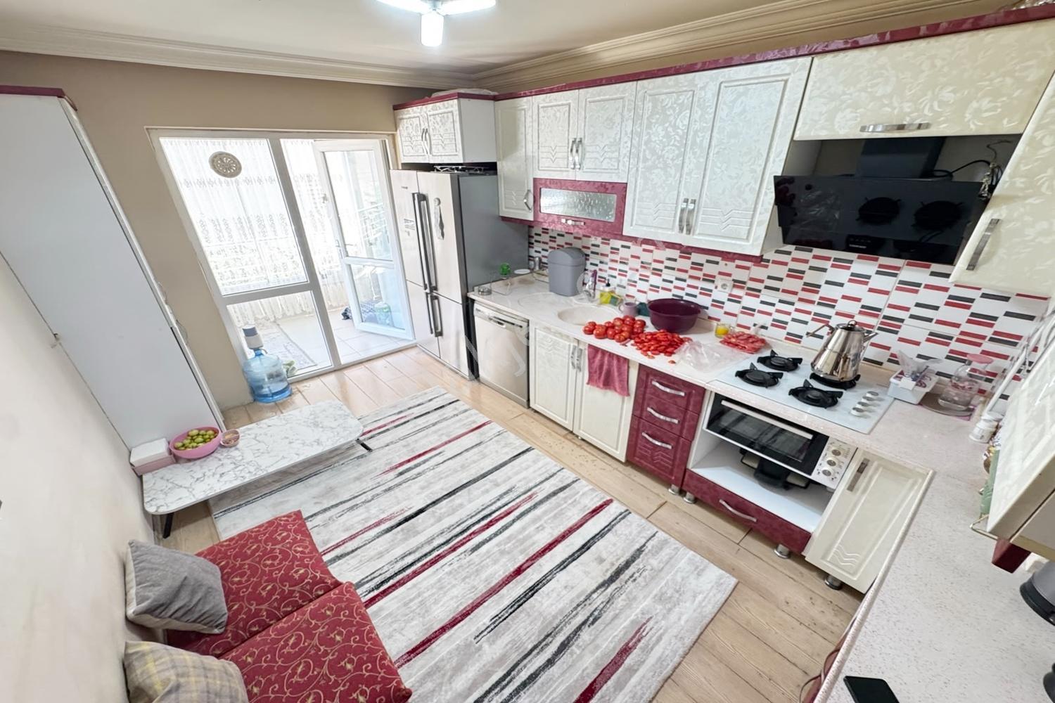 Atapark'ta Caddeye İki Sokak Kat Konumunda Ebv. Banyolu 3+1 — fotoğraf 6