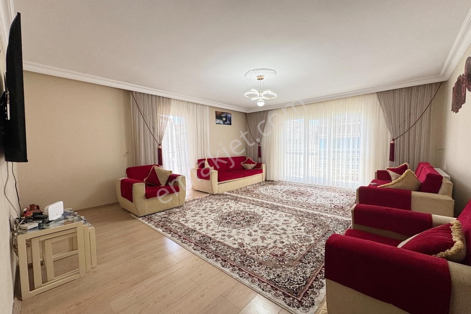 Atapark'ta Caddeye İki Sokak Kat Konumunda Ebv. Banyolu 3+1 — fotoğraf 10