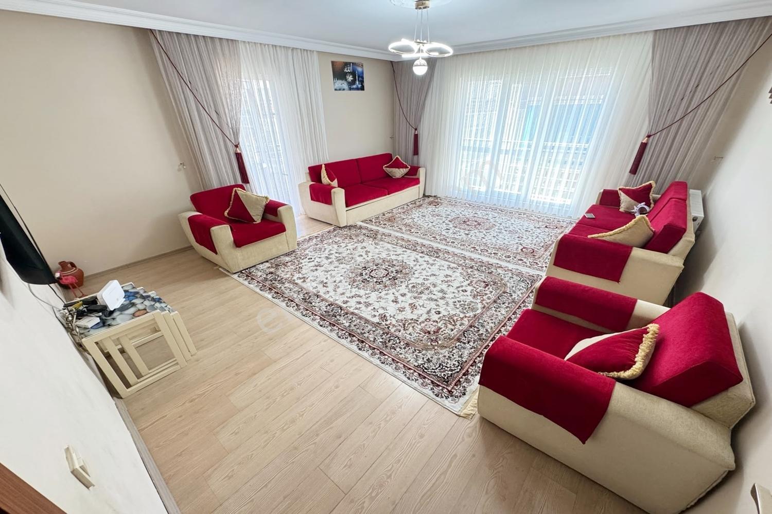 Atapark'ta Caddeye İki Sokak Kat Konumunda Ebv. Banyolu 3+1 — fotoğraf 11