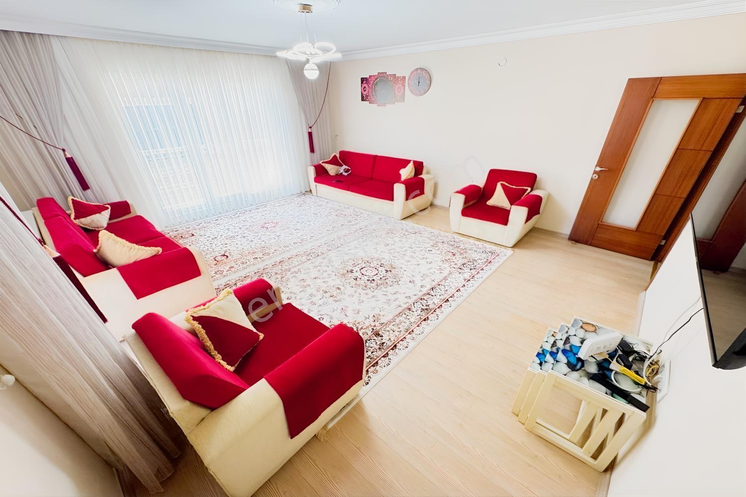 Atapark'ta Caddeye İki Sokak Kat Konumunda Ebv. Banyolu 3+1 — fotoğraf 14