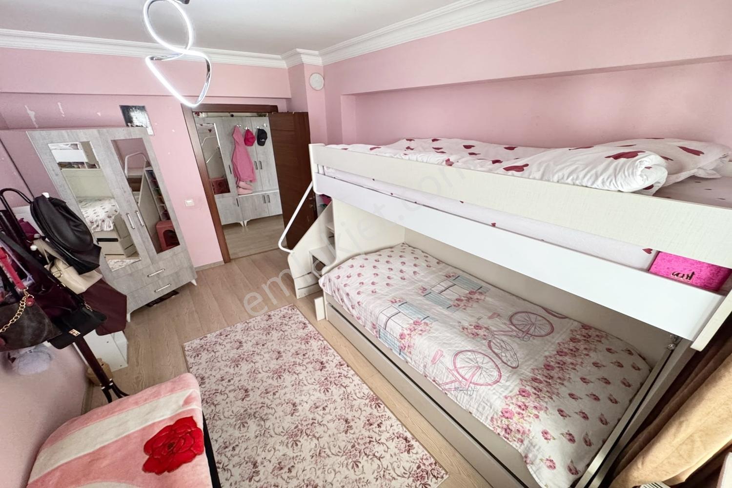 Atapark'ta Caddeye İki Sokak Kat Konumunda Ebv. Banyolu 3+1 — fotoğraf 18
