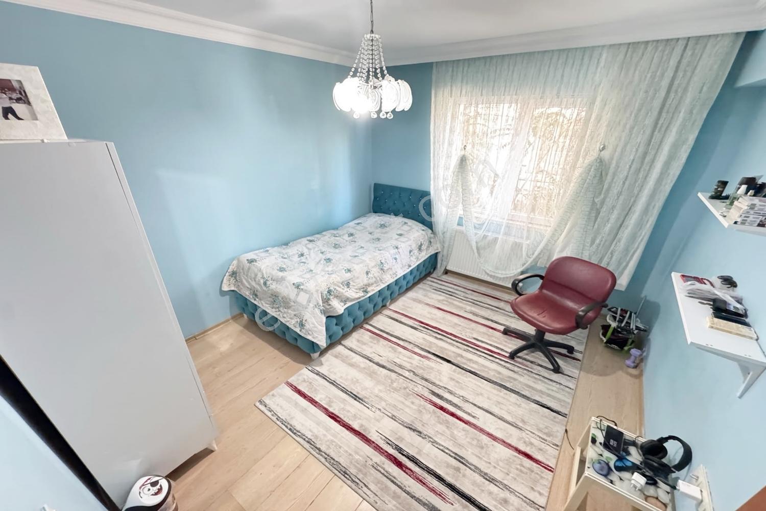 Atapark'ta Caddeye İki Sokak Kat Konumunda Ebv. Banyolu 3+1 — fotoğraf 20