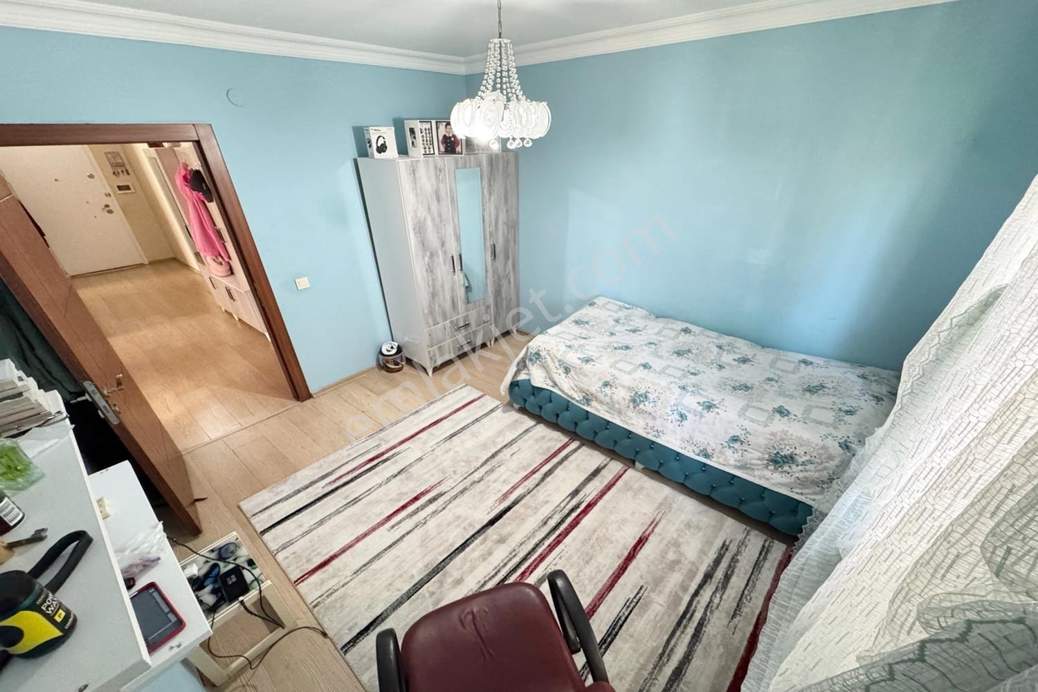 Atapark'ta Caddeye İki Sokak Kat Konumunda Ebv. Banyolu 3+1 — fotoğraf 24