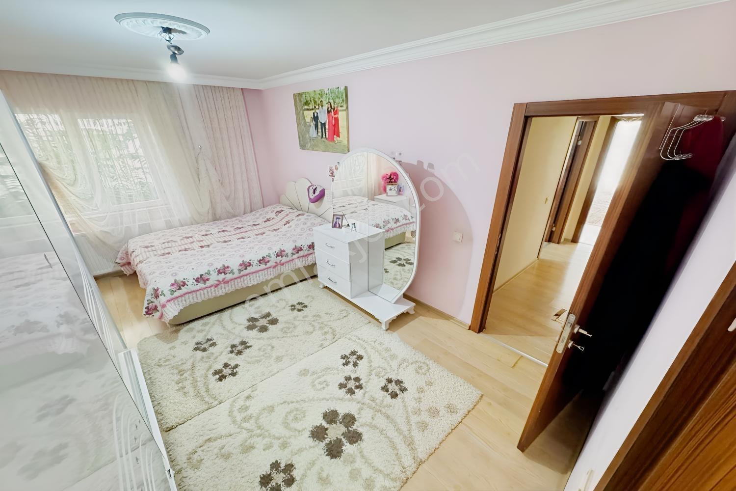 Atapark'ta Caddeye İki Sokak Kat Konumunda Ebv. Banyolu 3+1 — fotoğraf 25
