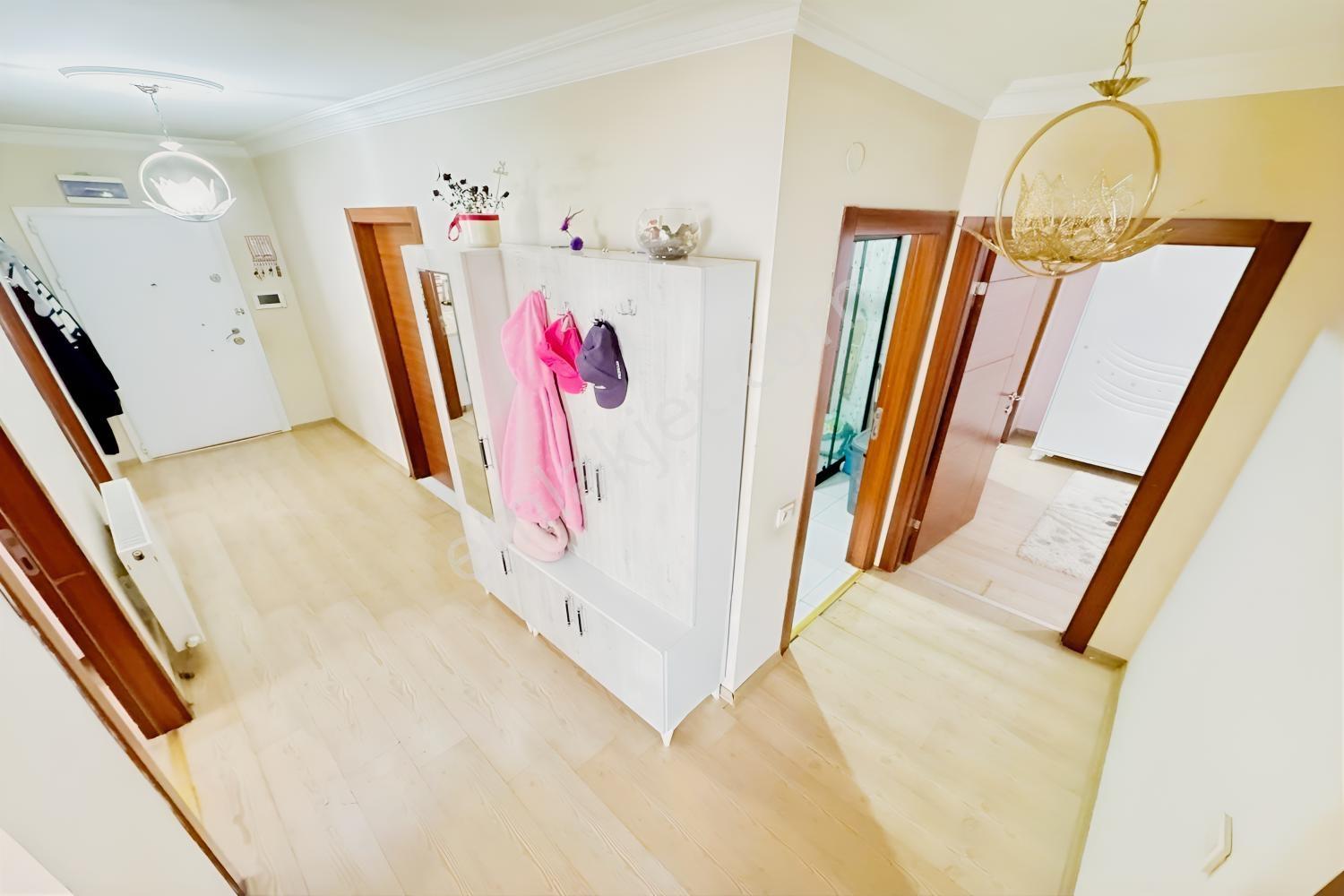 Atapark'ta Caddeye İki Sokak Kat Konumunda Ebv. Banyolu 3+1 — fotoğraf 30