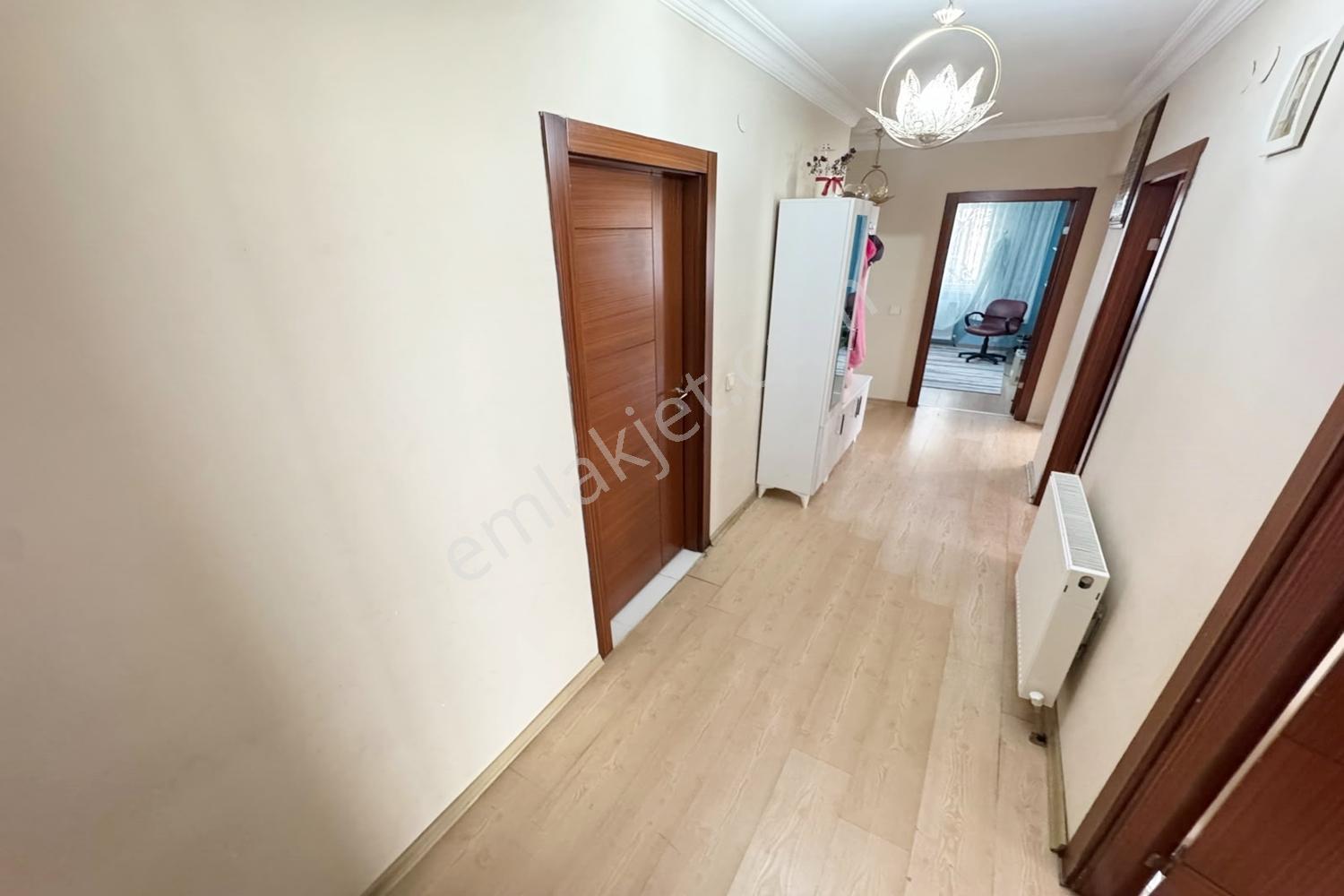 Atapark'ta Caddeye İki Sokak Kat Konumunda Ebv. Banyolu 3+1 — fotoğraf 31