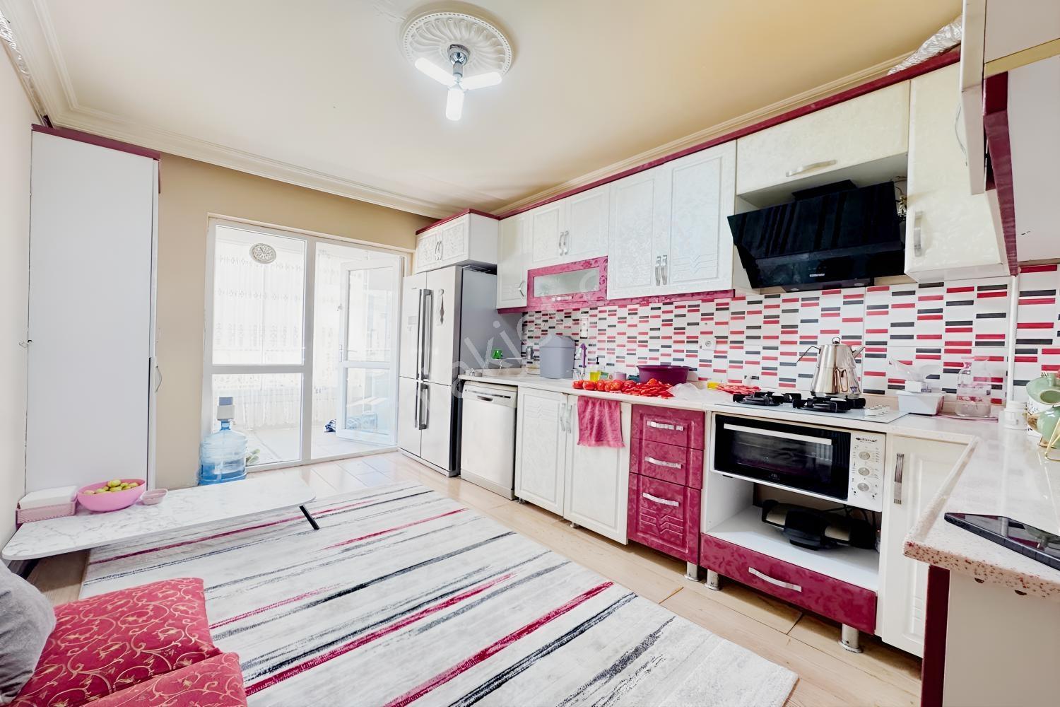 Atapark'ta Caddeye İki Sokak Kat Konumunda Ebv. Banyolu 3+1 — fotoğraf 35