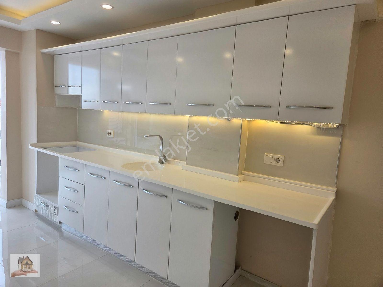 İnönü Caddesinde Üzerinde İçi Ful Yapılı Ara Kat 125m2 Satılık Daire — fotoğraf 3