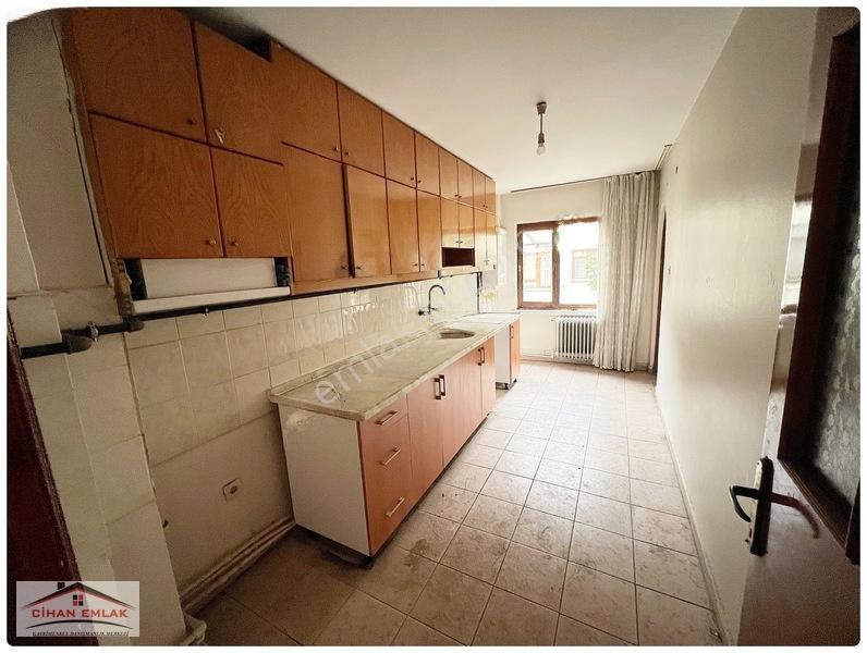 Cihandan Esentepe Mah Ragıp Tüzün Cadde Üzeri 3+1 Satlık Daire