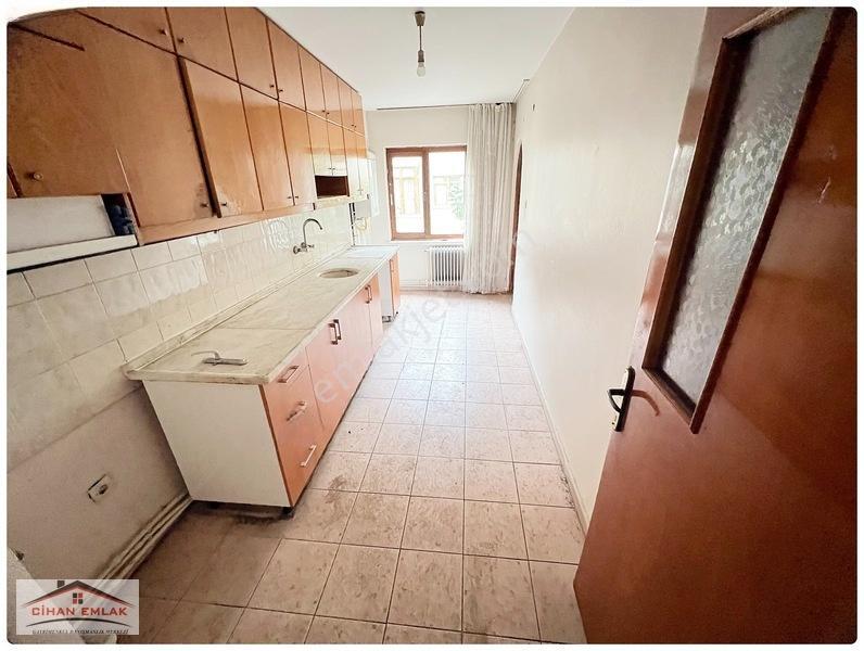 Cihandan Esentepe Mah Ragıp Tüzün Cadde Üzeri 3+1 Satlık Daire — fotoğraf 2