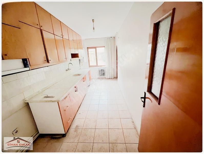 Cihandan Esentepe Mah Ragıp Tüzün Cadde Üzeri 3+1 Satlık Daire — fotoğraf 3
