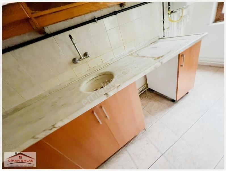 Cihandan Esentepe Mah Ragıp Tüzün Cadde Üzeri 3+1 Satlık Daire — fotoğraf 5
