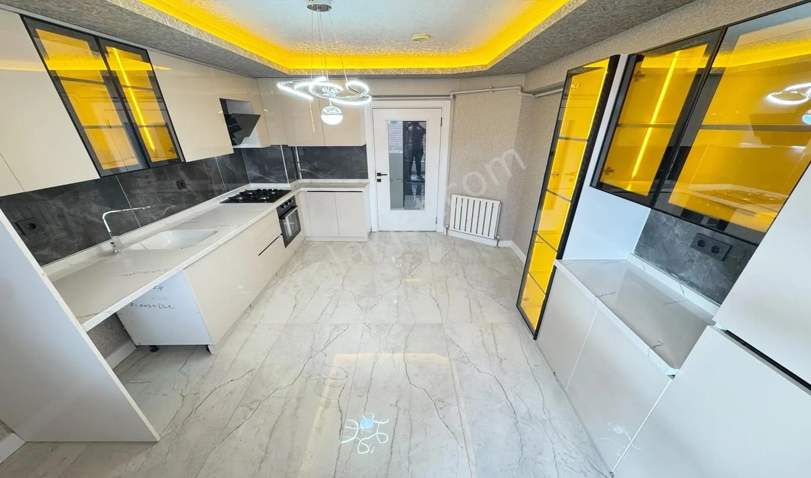 Kuşcağız'da Asansörlü Full+full Lüx Yapılı Göz Alıcı 3+1 Daire