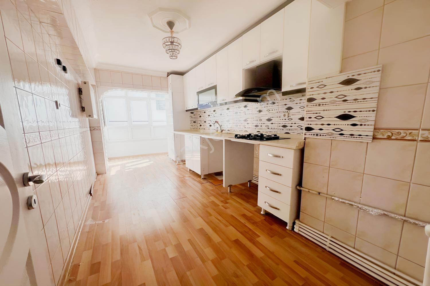 Kuşcağız Kartaltepe Cadde Dibi Ara Kat Ön Cephe Kupon 3+1 Daire — fotoğraf 26