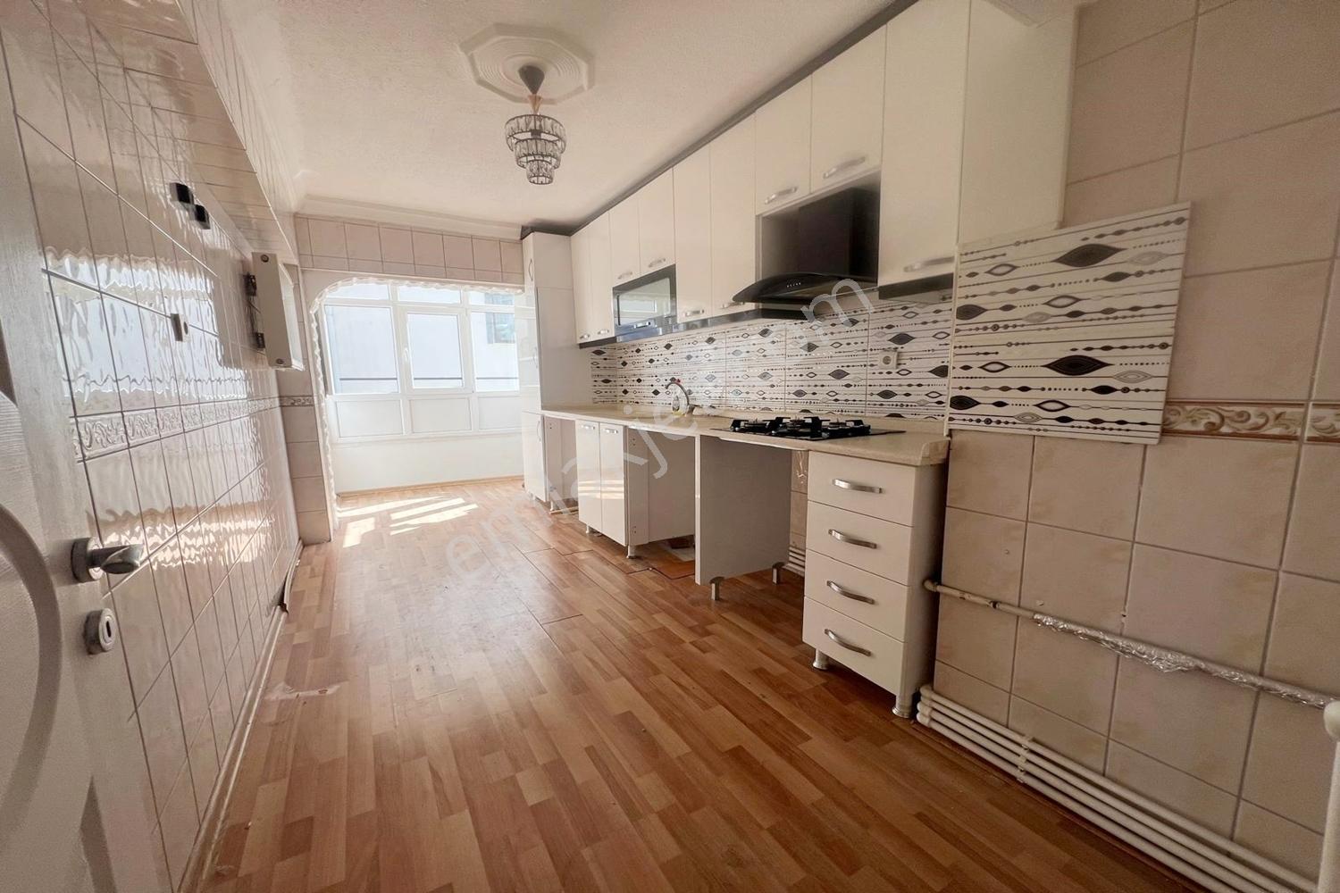 Kuşcağız Kartaltepe Cadde Dibi Ara Kat Ön Cephe Kupon 3+1 Daire — fotoğraf 28
