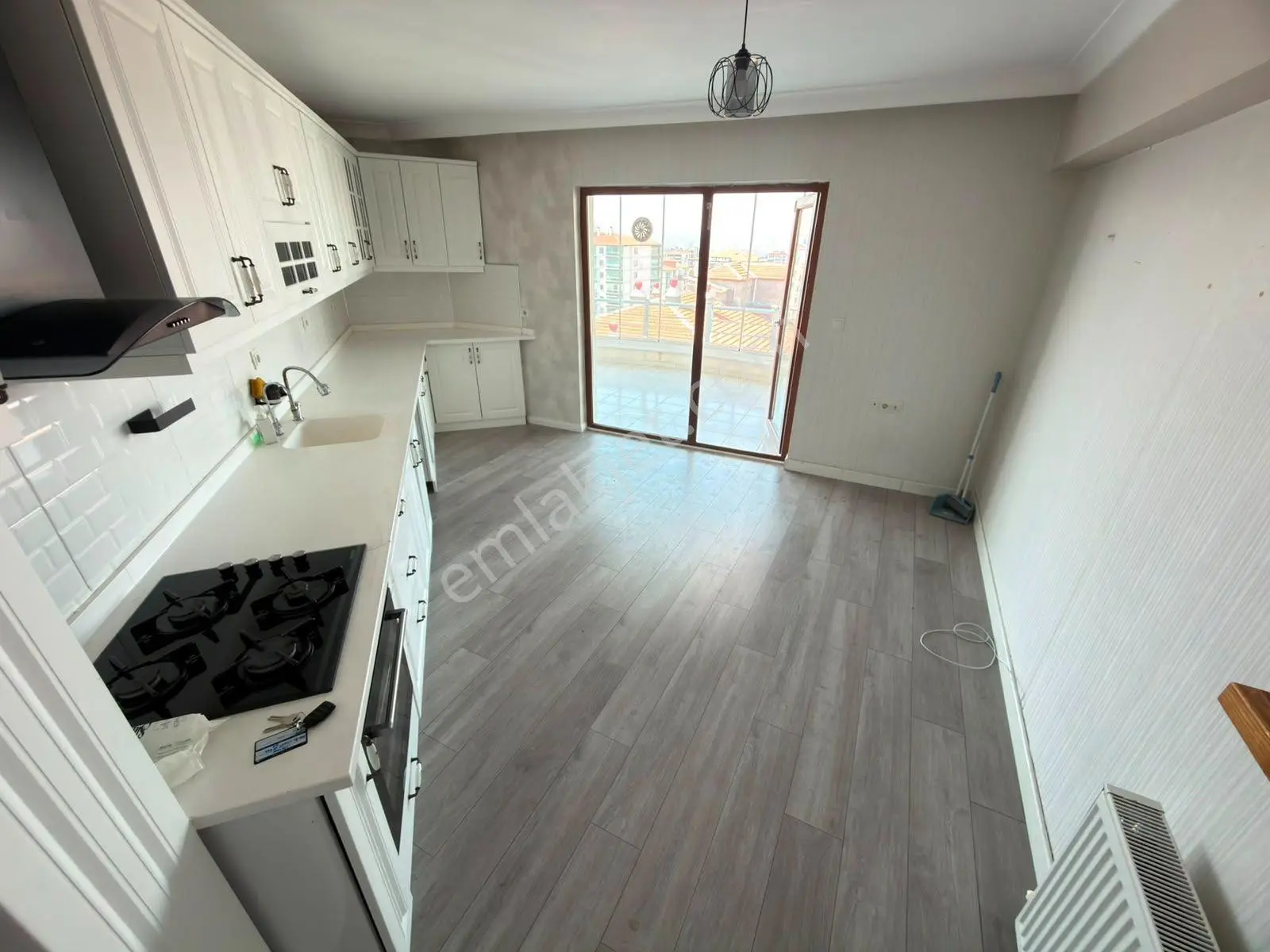 Kariyer'den Site İçinde Yüksek Katta Balkonlu Manzara 3+1 Daire — fotoğraf 4