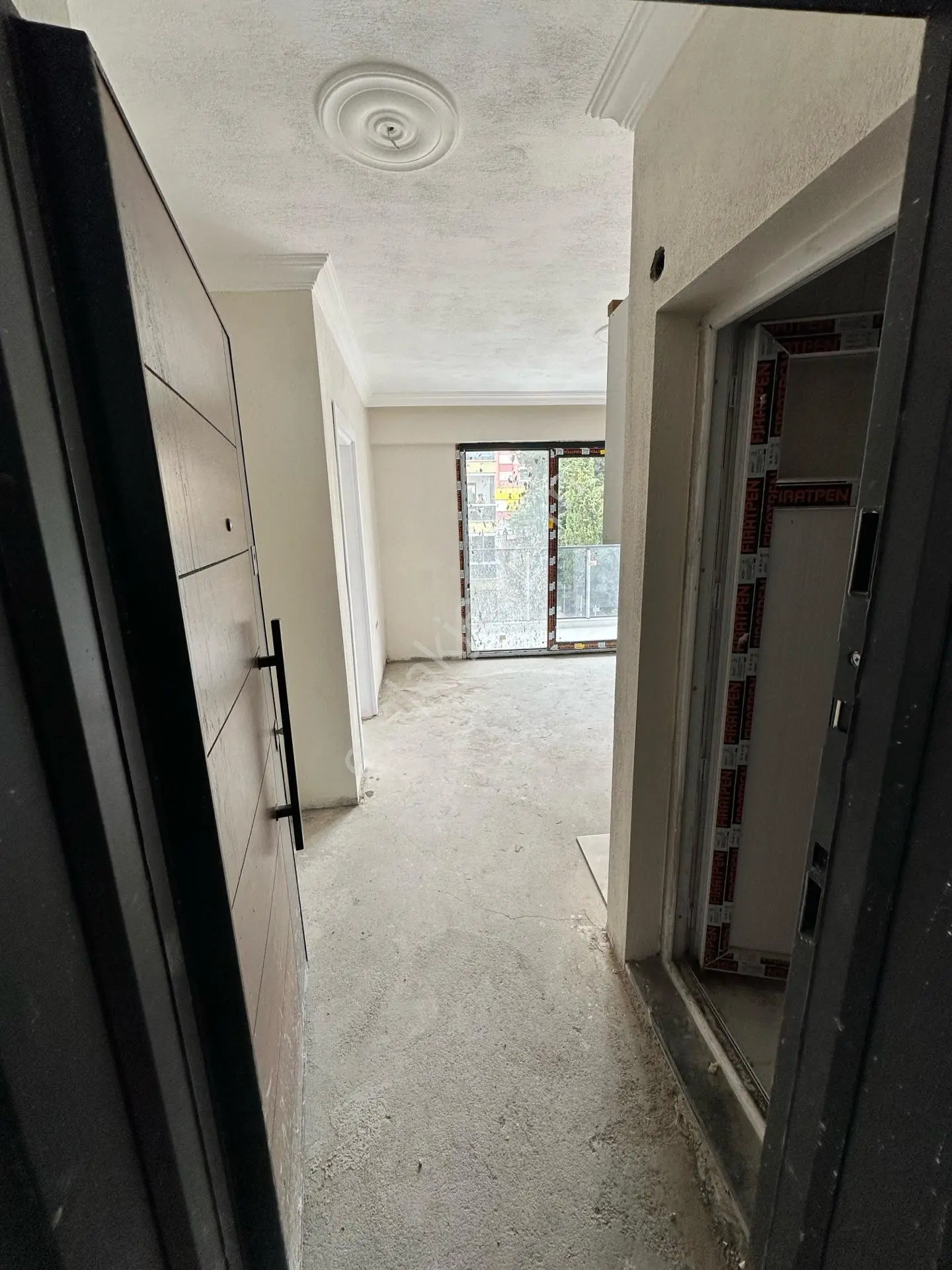 Uyar Gayrimenkulden Aliağa Merkezde Satılık 1+1 Daire — fotoğraf 2