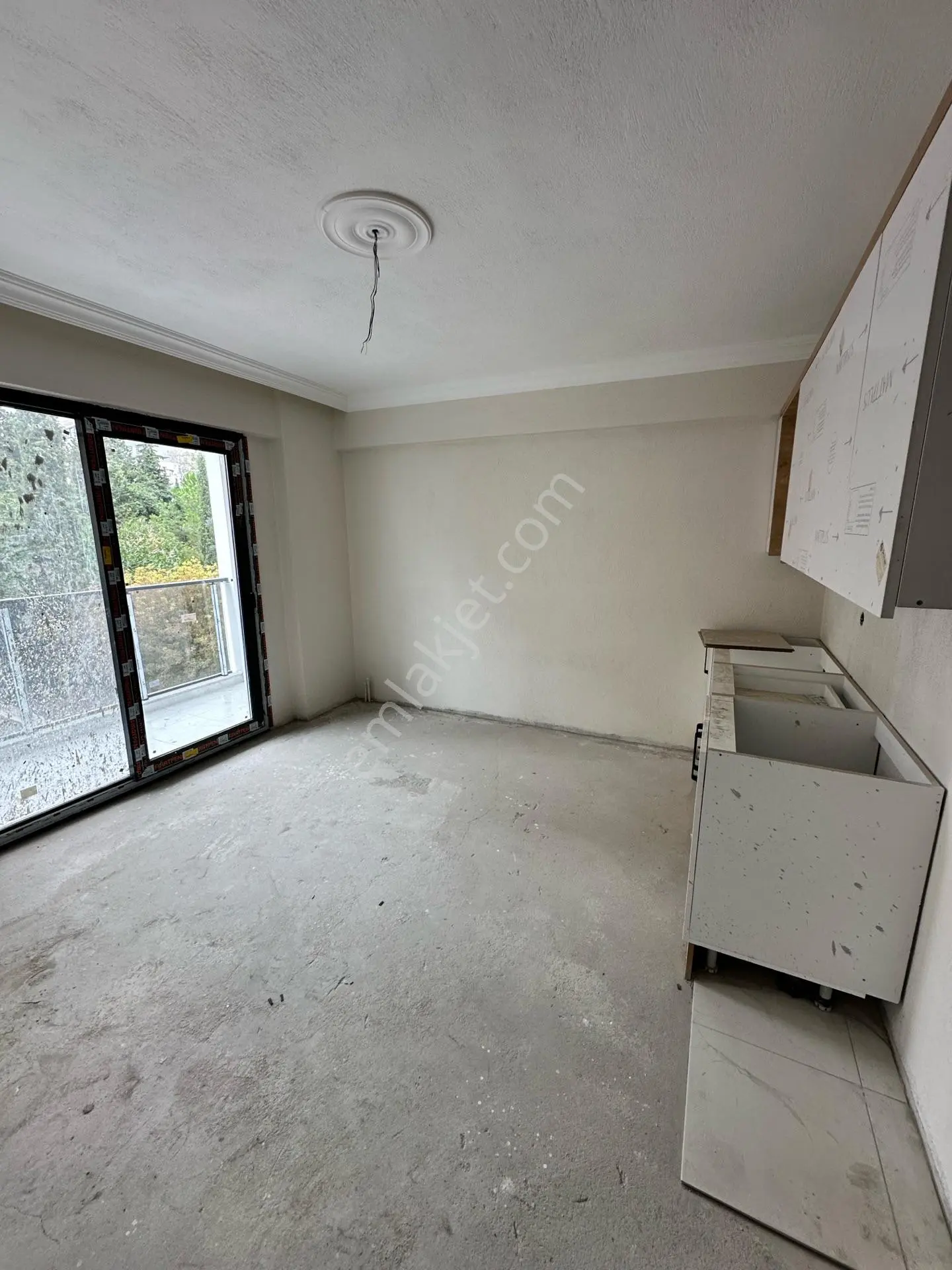 Uyar Gayrimenkulden Aliağa Merkezde Satılık 1+1 Daire — fotoğraf 3