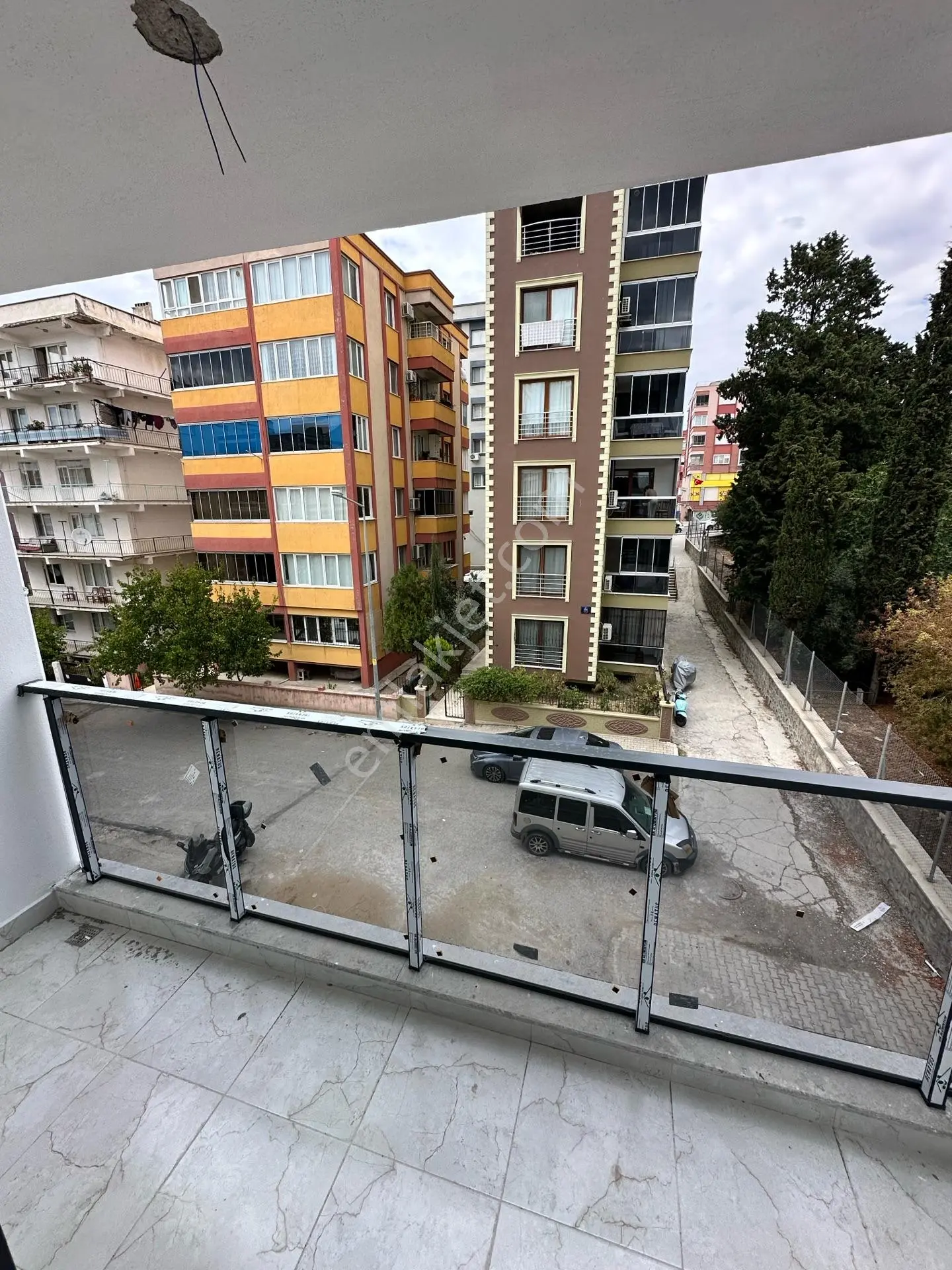 Uyar Gayrimenkulden Aliağa Merkezde Satılık 1+1 Daire — fotoğraf 4