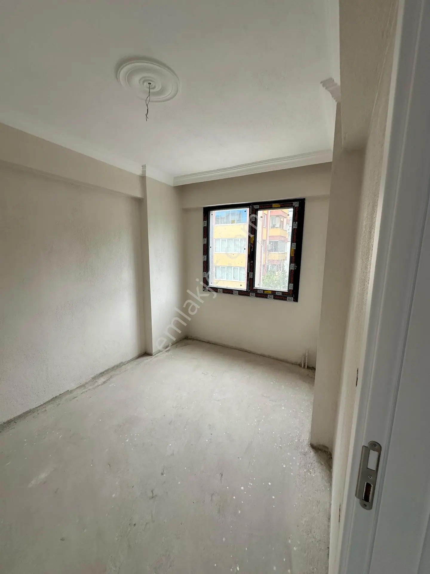 Uyar Gayrimenkulden Aliağa Merkezde Satılık 1+1 Daire — fotoğraf 7
