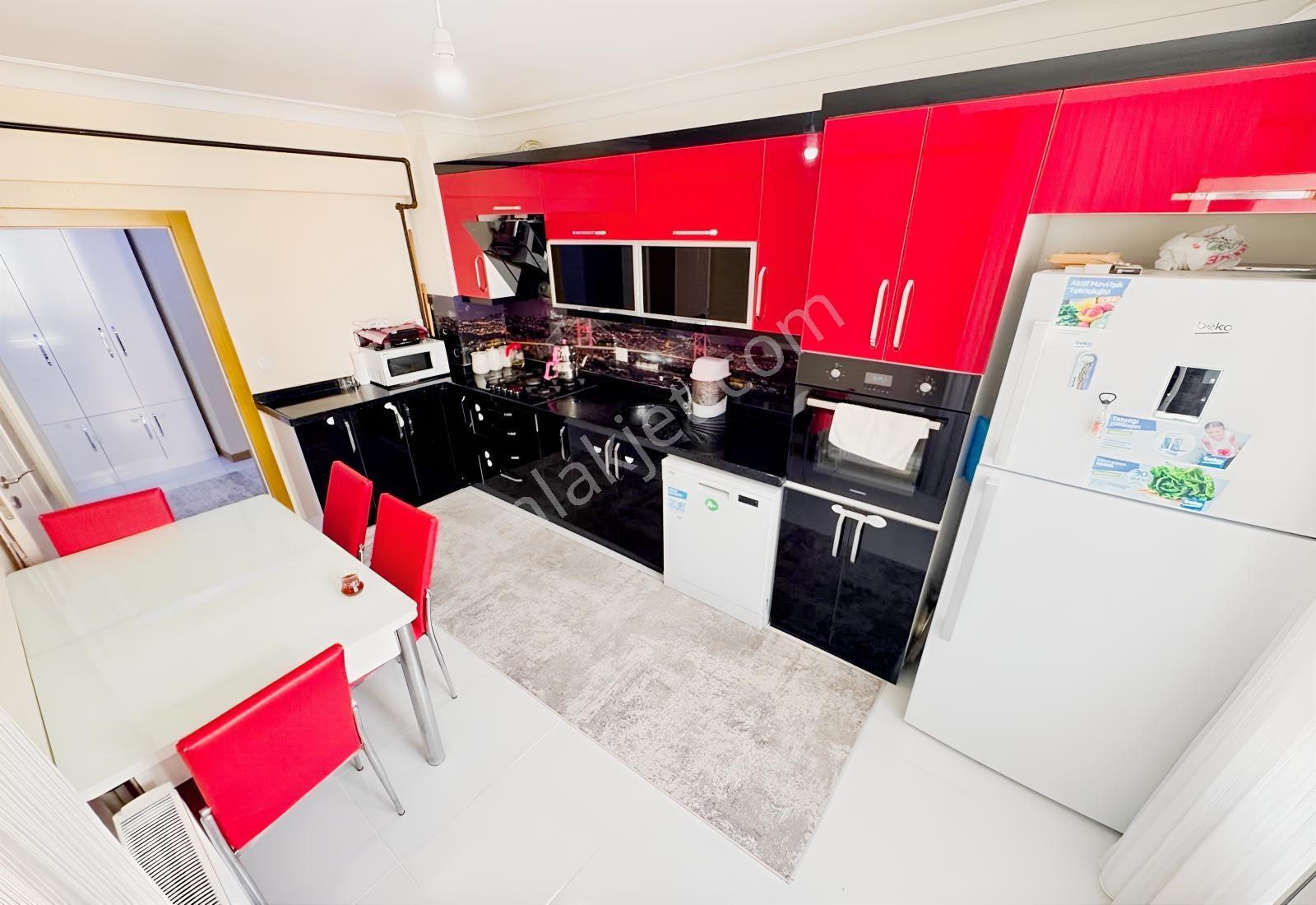 Yükseltepe'de Ön Cephe Full+full Yapılı Teras Balkonlu 3+1 Daire — fotoğraf 4