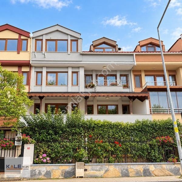Bahçeşehir Site İçerisinde 5+2 Havuz Cephe Satılık Villa