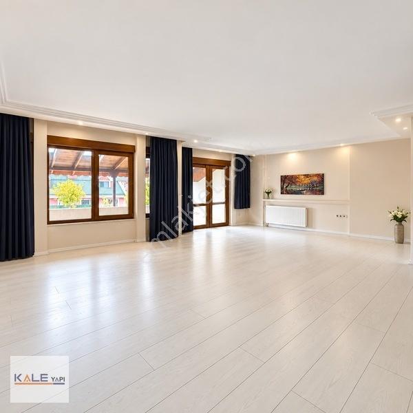 Bahçeşehir Site İçerisinde 5+2 Havuz Cephe Satılık Villa — fotoğraf 2