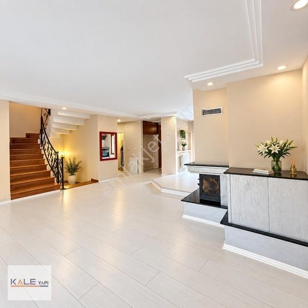 Bahçeşehir Site İçerisinde 5+2 Havuz Cephe Satılık Villa — fotoğraf 5