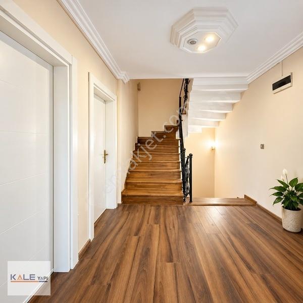 Bahçeşehir Site İçerisinde 5+2 Havuz Cephe Satılık Villa — fotoğraf 9