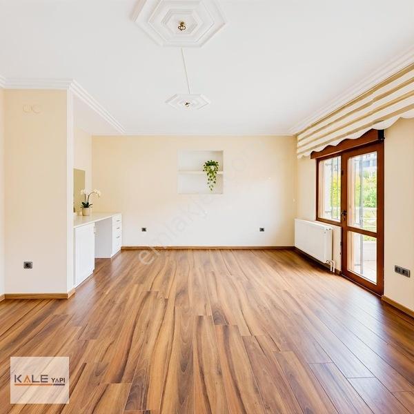 Bahçeşehir Site İçerisinde 5+2 Havuz Cephe Satılık Villa — fotoğraf 16