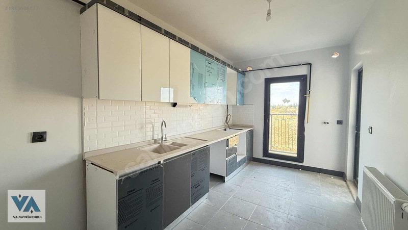 Aliağa Toki'de 3+1 125 M2 Kiralık Ara Kat Daire — fotoğraf 3