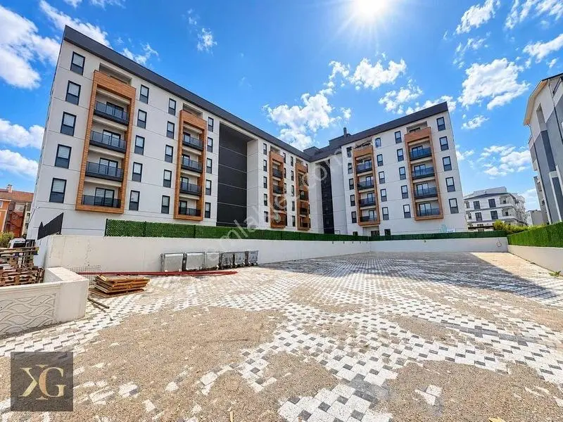 Pruva'dan Ana Cadde Üzerinde Sıfır Sitede 2+1 Lüks Satılık Daire — fotoğraf 3