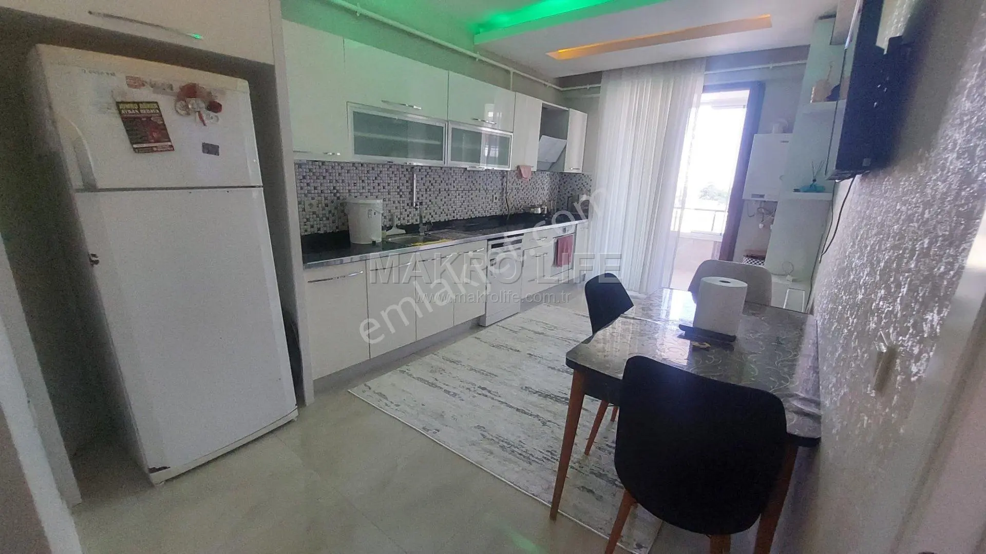Fabrika Mahallesi'nin En Bakımlı 3+1 Dairesi Satışta — fotoğraf 2
