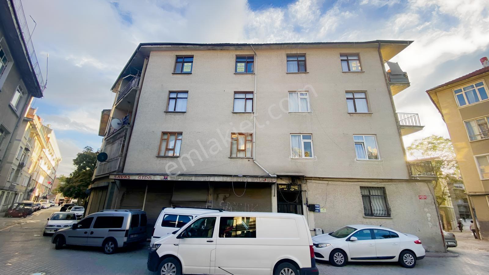 Çarşı Merkezi Konumda 3+1 Satılık Daire — fotoğraf 2