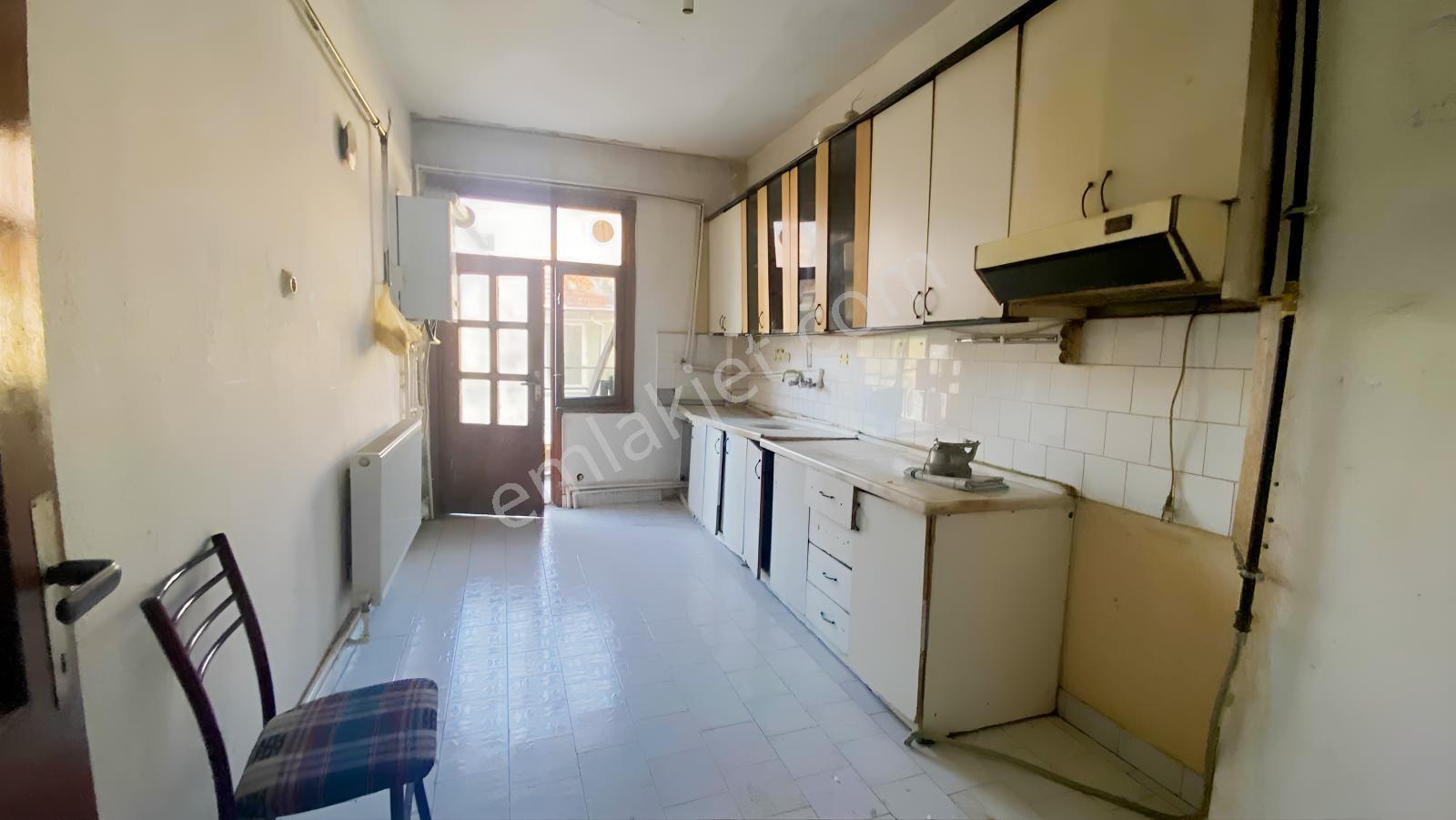Çarşı Merkezi Konumda 3+1 Satılık Daire — fotoğraf 8